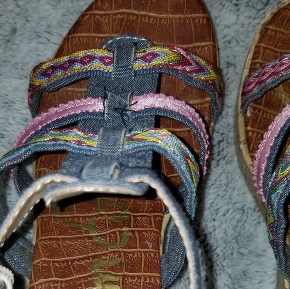 Sold. Girls youth size 2 Sam Edelman wedge sandals - Picture 4 of 4